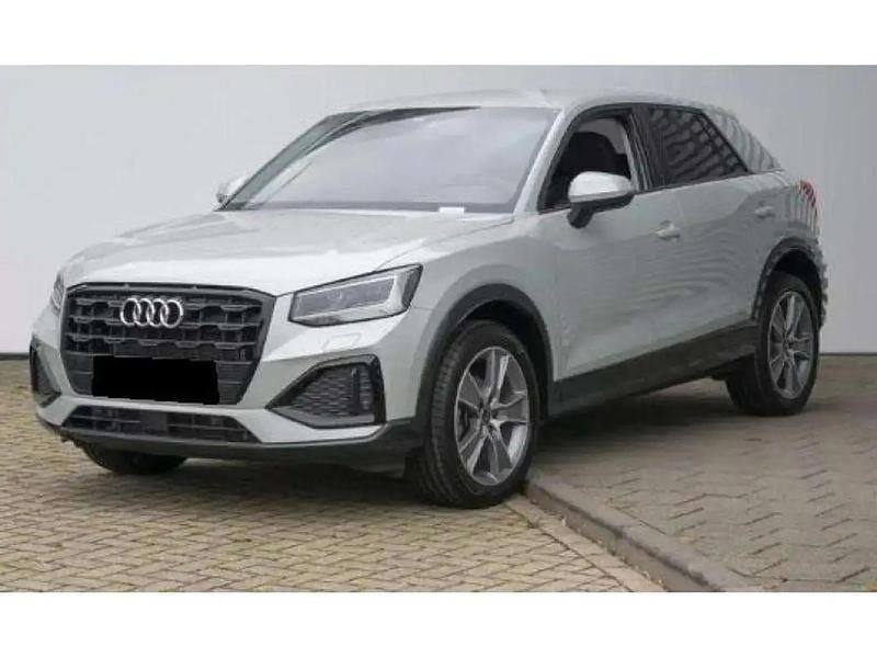 Gris Utilisé 2024 Audi Q2 Sport SUV | 32 717 € (Prix juste) - Image 1/4