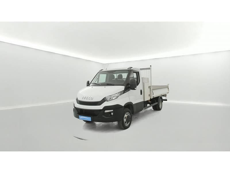 Blanc Occasion 2019 Iveco Daily Van | 33 990 € - Image 1/4