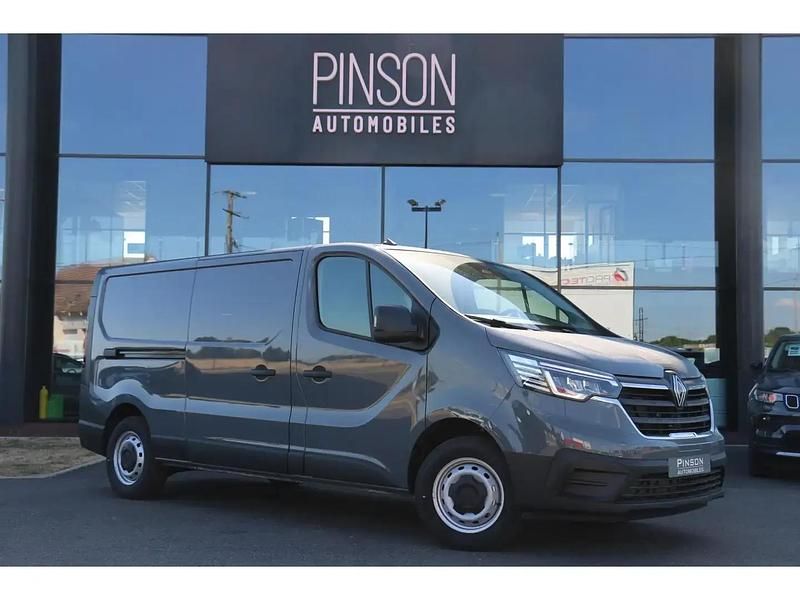 Gris Nouvelle 2025 Renault Trafic Van | 31 900 € (Prix juste) - Image 1/4