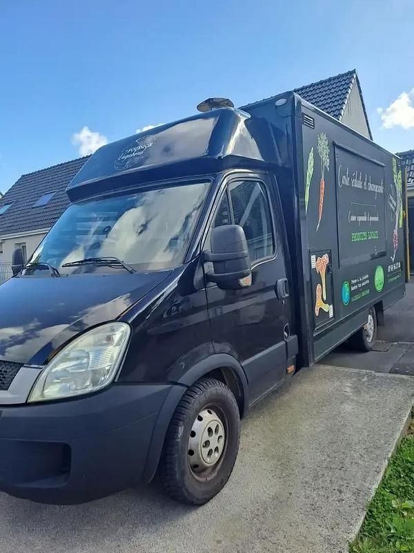 Occasion Iveco Daily 102 ch (75 kW) 2010 Noir Van
