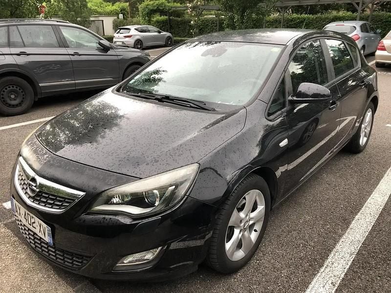 Occasion 2010 Opel Astra Enjoy Berline | 5 800 € (Prix juste) - Image 1/4