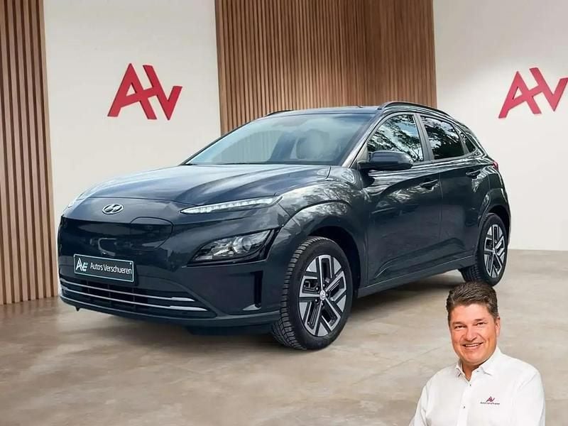 Gris Utilisé 2023 Hyundai Kona SUV | 21 690 € (Prix juste) - Image 1/4