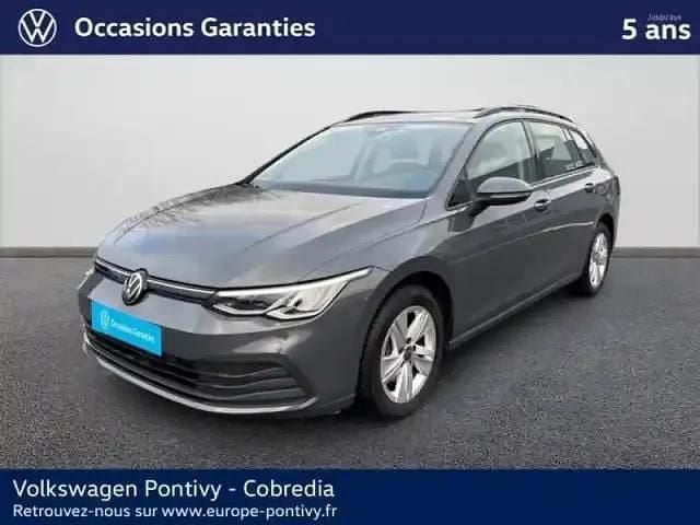 Gris dauphin métallisée Occasion 2024 VW Golf VIII Life Break | 23 990 € (Bon prix) - Image 1/4