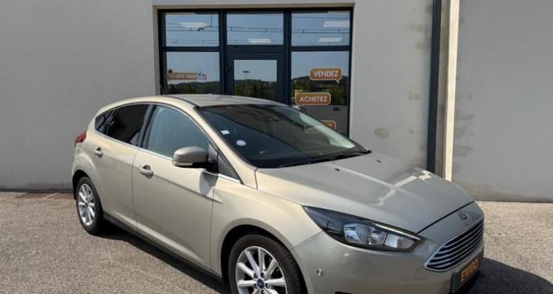 Beige Utilisé 2017 Ford Focus Titanium Berline | 10 990 € (Prix juste) - Image 1/4