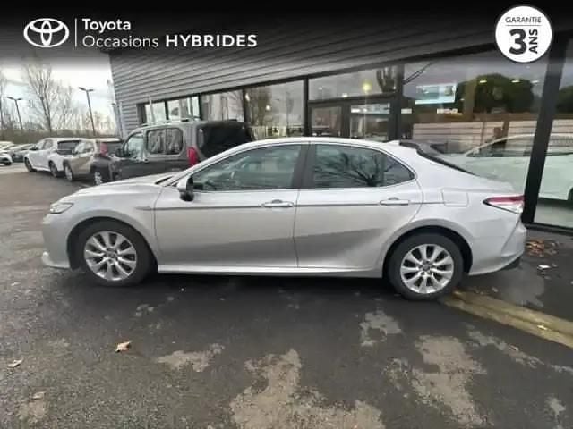 Occasion Toyota Camry 218 ch (160 kW) 2021 Gris aluminium métallisé Berline