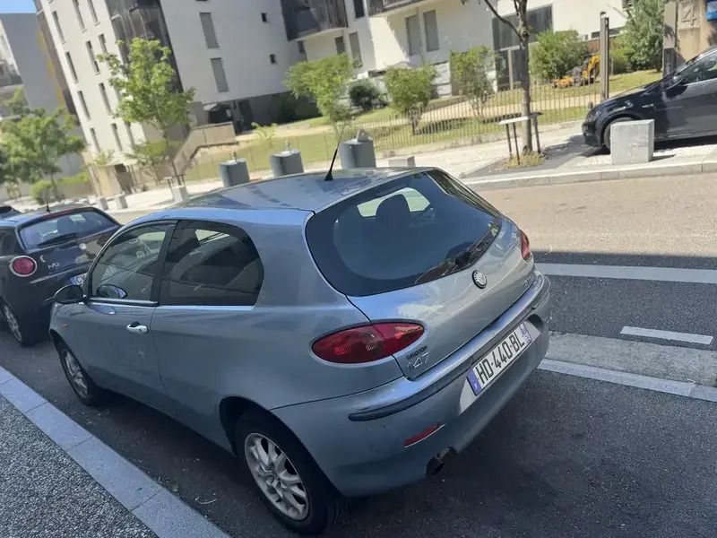 Image 2/4