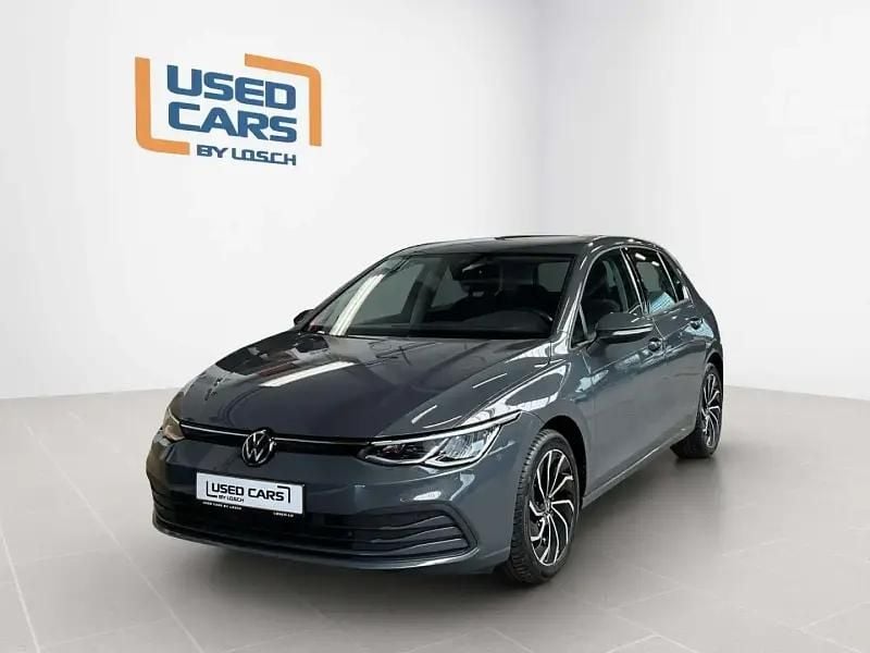 Gris Utilisé 2023 VW Golf VIII Life Berline | 22 553 € (Bon prix) - Image 1/4