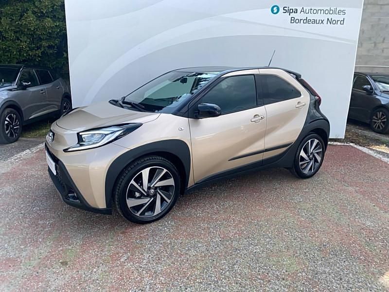 Beige Utilisé 2024 Toyota Aygo X SUV | 16 990 € - Image 1/4