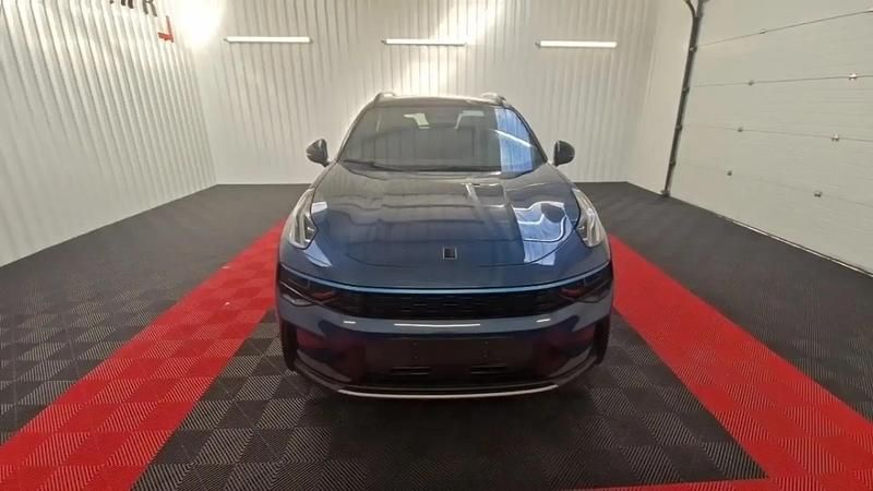 Nouvelle Lynk & Co 01 179 ch (131 kW) 2025 Bleu SUV