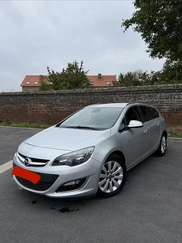 Utilisé 2014 Opel Astra Cosmo Berline | 6 990 € (Bon prix) - Image 1/4