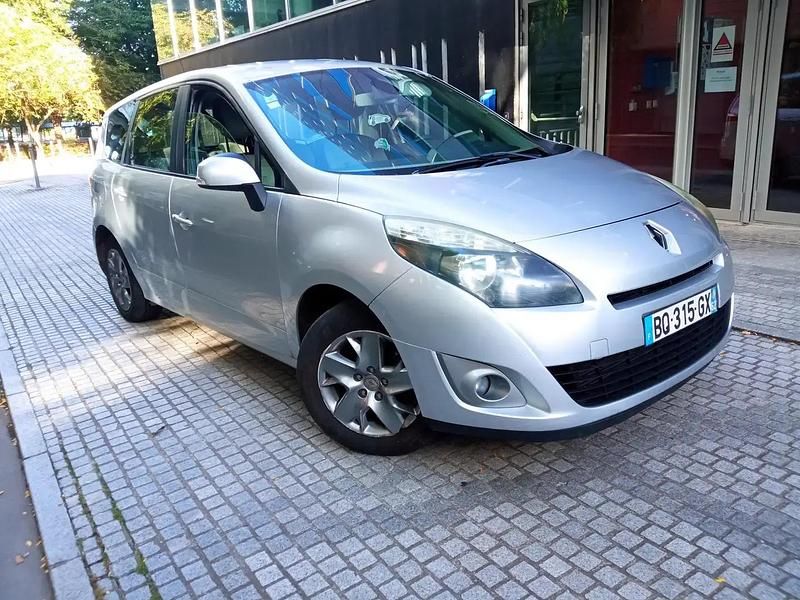 Utilisé 2012 Renault Scénic III Dynamique Monospace | 3 790 € (Super prix) - Image 1/4