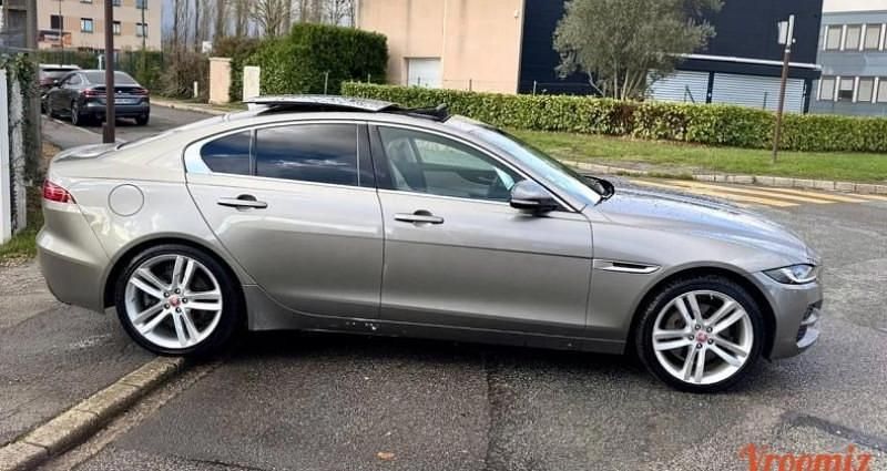 Occasion Jaguar XE 180 ch (132 kW) 2019 Gris Berline