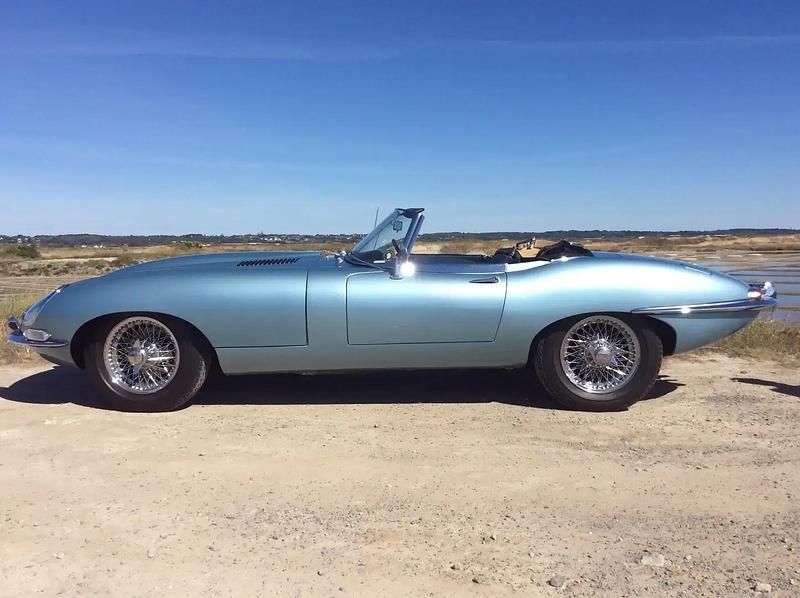 Bleu Occasion 1967 Jaguar E-Type Cabriolet | 129 000 € - Image 1/4