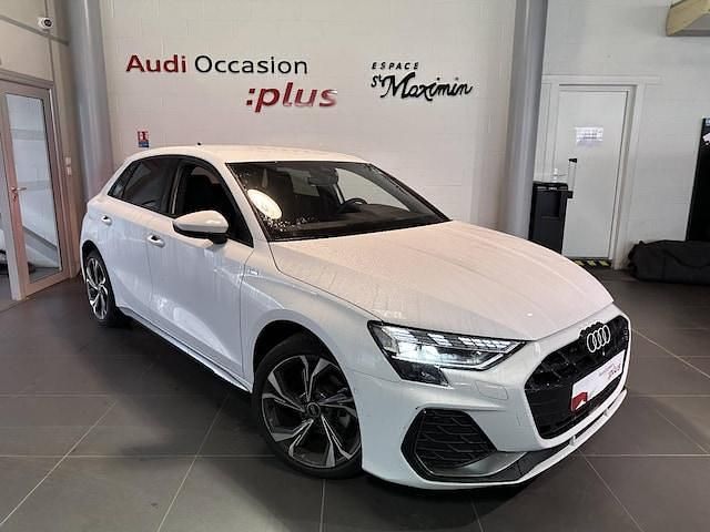 Blanc glacier métallisé Utilisé 2025 Audi A3 S-Line | 31 990 € - Image 1/4