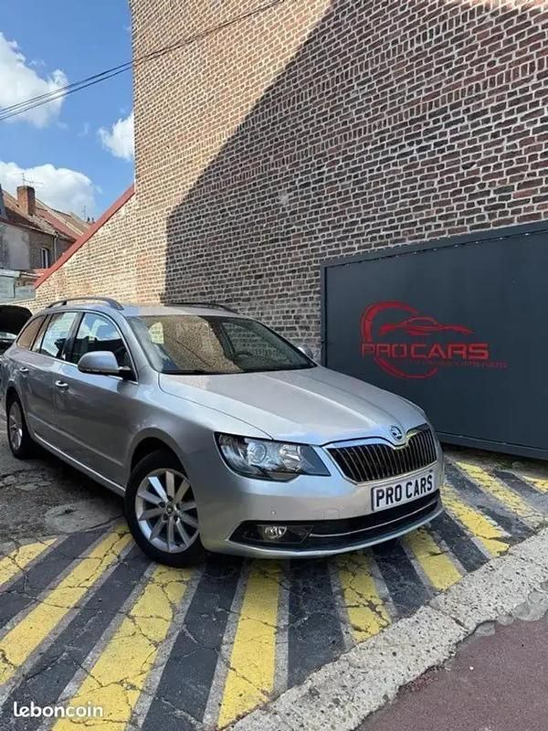 Gris Utilisé 2015 Skoda Superb Break | 8 990 € - Image 1/4