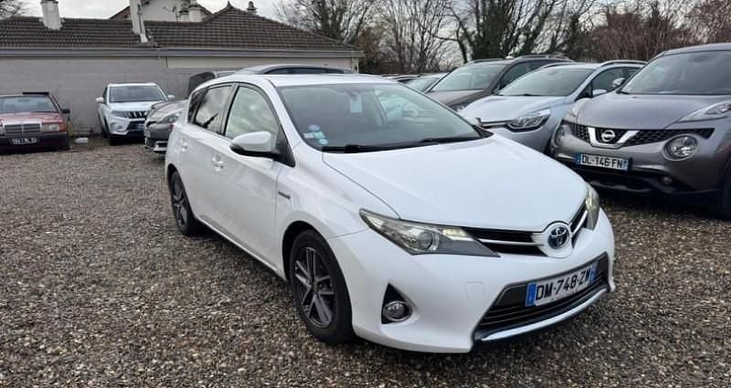 Occasion 2015 Toyota Auris Hybrid Berline | 9 990 € (Prix juste) - Image 1/4