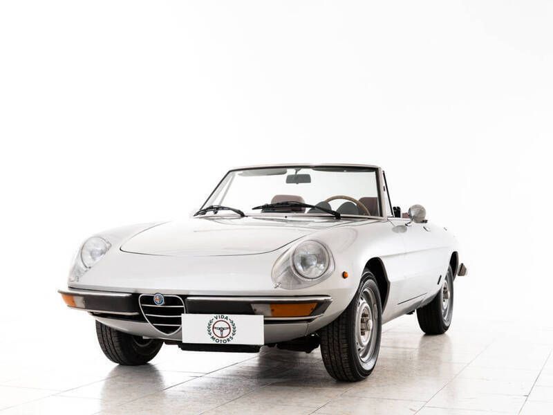 Gris Utilisé 1982 Alfa Romeo Spider Veloce Cabriolet | 25 600 € - Image 1/4