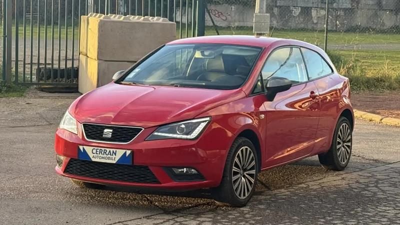 Rouge Occasion 2015 Seat Ibiza CONNECT Berline | 7 990 € (Prix assez cher) - Image 1/4
