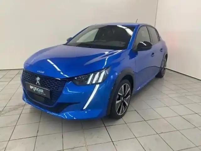 Teinte spéciale bleu vertigo Utilisé 2021 Peugeot e-208 GT Citadine | 15 990 € - Image 1/4