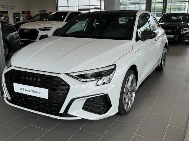 Blanc glacier métallisé Occasion 2024 Audi A3 Sportback e-tron Competition Citadine | 39 990 € (Prix juste) - Image 1/4