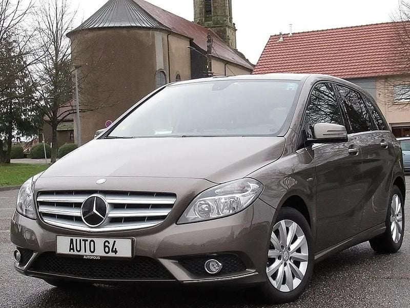 Brun Occasion 2012 Mercedes B180 Monospace | 9 990 € (Bon prix) - Image 1/4