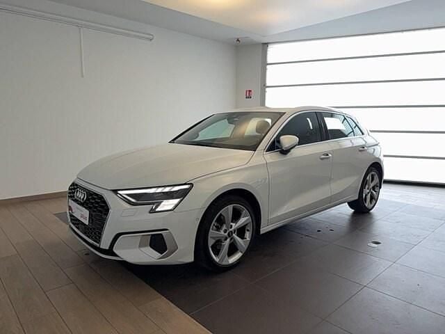 Blanc glacier métallisé Utilisé 2023 Audi A3 Design | 29 490 € (Prix juste) - Image 1/4