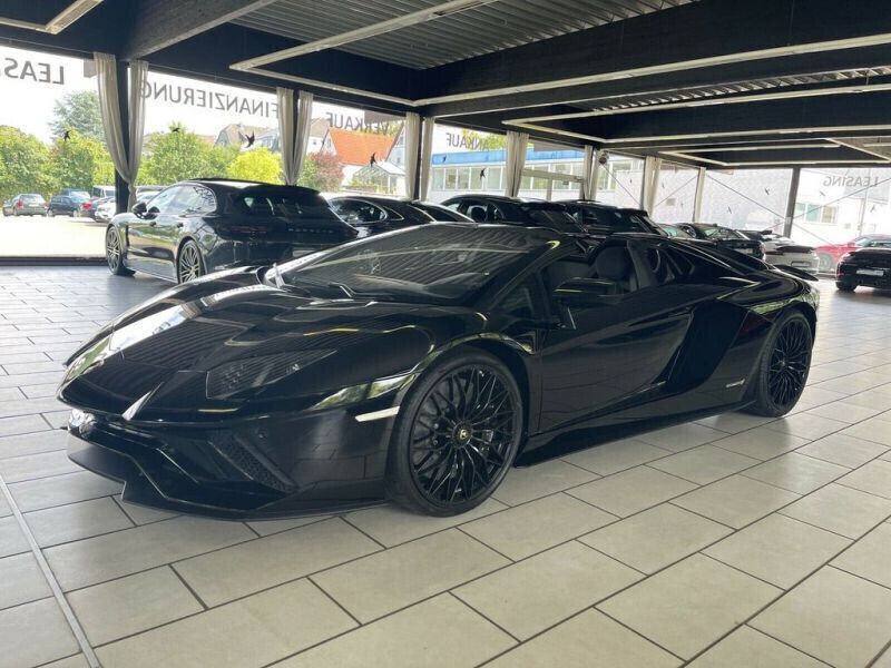 Noir Utilisé 2019 Lamborghini Aventador Cabriolet | 460 000 € - Image 1/4