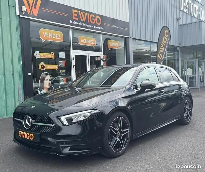 Noir Utilisé 2019 Mercedes A200 AMG line Berline | 25 990 € (Prix juste) - Image 1/4