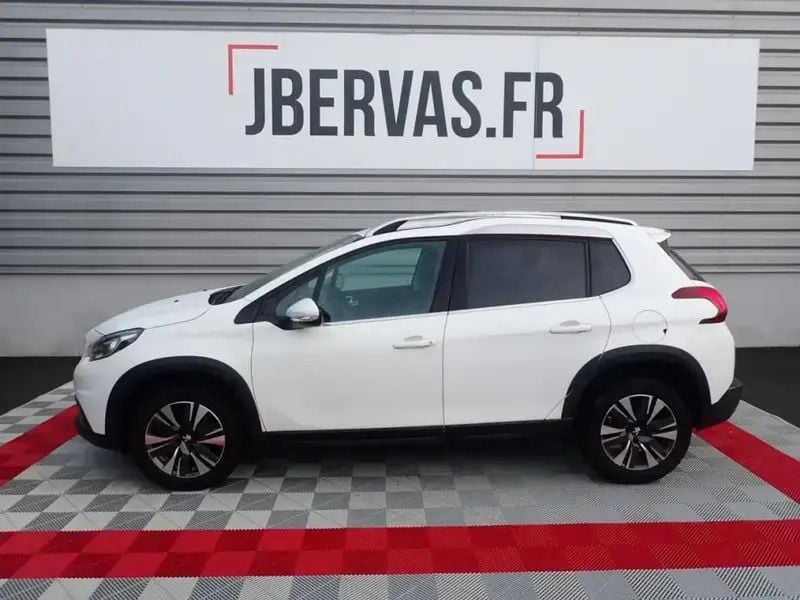 Blanc Utilisé 2018 Peugeot 2008 Allure SUV | 15 999 € (Prix cher) - Image 1/4
