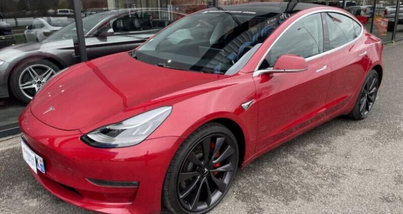 Rouge Utilisé 2019 Tesla Model 3 Performance Berline | 33 990 € (Prix juste) - Image 1/4