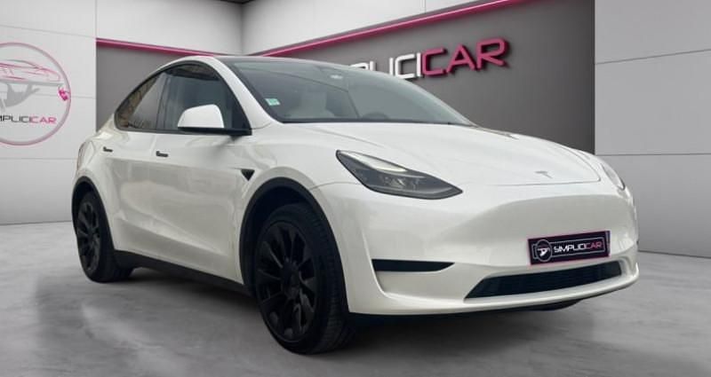 Utilisé 2024 Tesla Model Y Standard Range SUV | 34 480 € (Prix juste) - Image 1/4