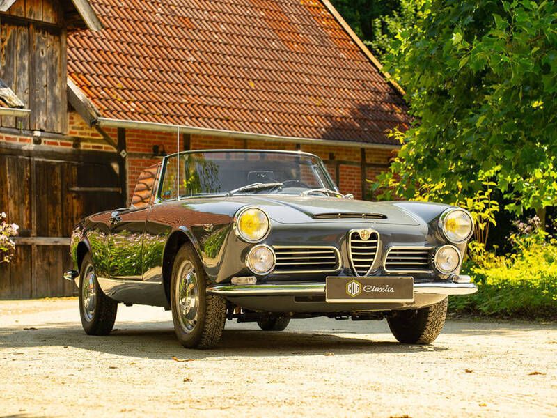 Occasion Alfa Romeo 2600 145 ch (106 kW) 1963 Gris Cabriolet