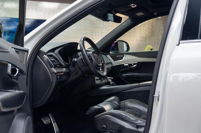 Utilisé 2018 Volvo XC90 R-Design SUV | 43 900 € (Prix juste) - Image 1/4