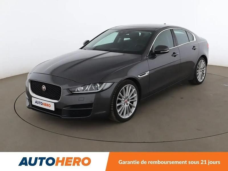 Gris Occasion 2016 Jaguar XE Portfolio Berline | 16 390 € (Prix juste) - Image 1/2