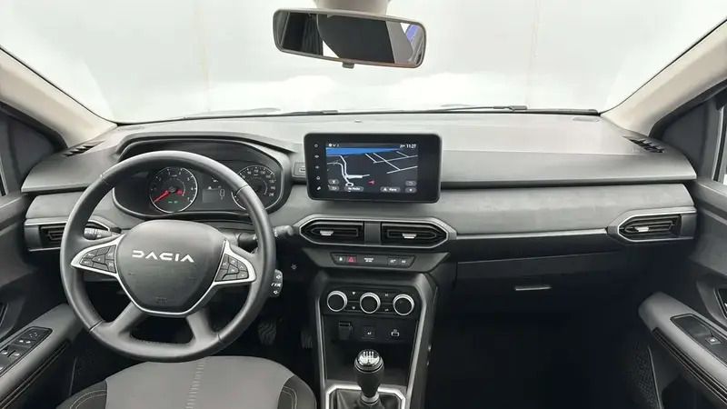Image 3/4
