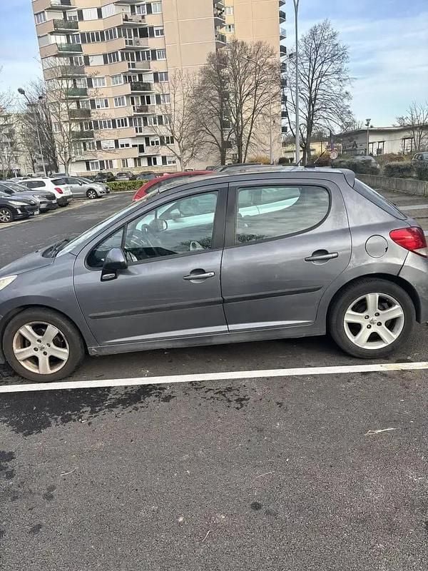 Occasion 2010 Peugeot 207 Berline | 2 350 € (Bon prix) - Image 1/4