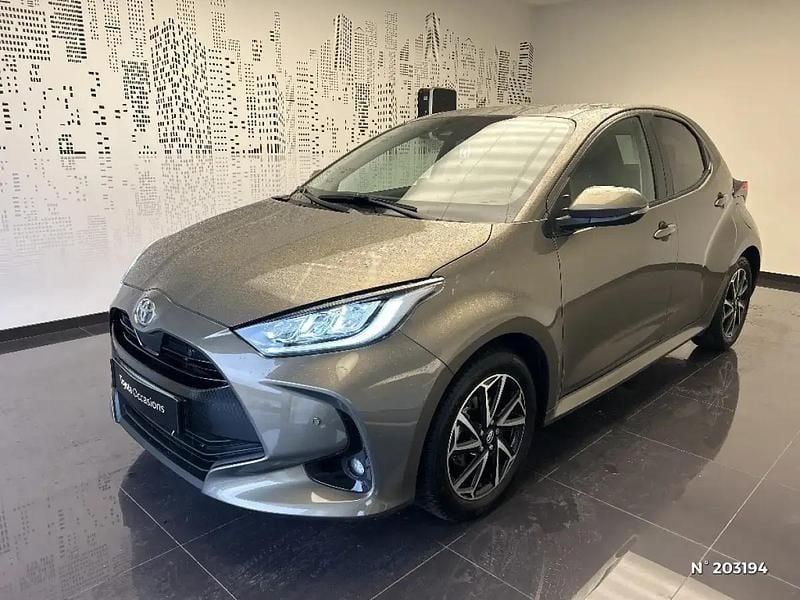 Beige Occasion 2023 Toyota Yaris Design | 20 990 € (Prix assez cher) - Image 1/4