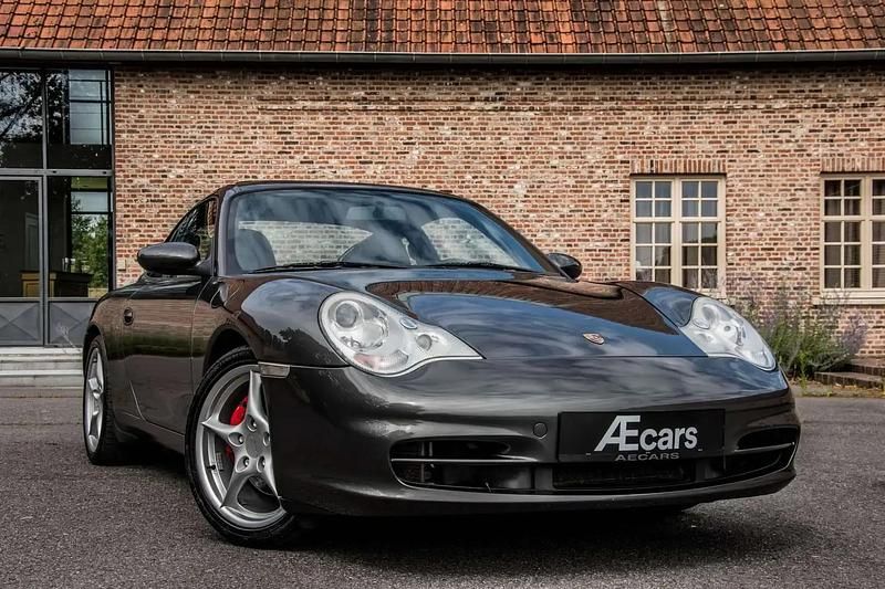 Gris Utilisé 2004 Porsche 911 Carrera 4 Coupé | 39 950 € - Image 1/4