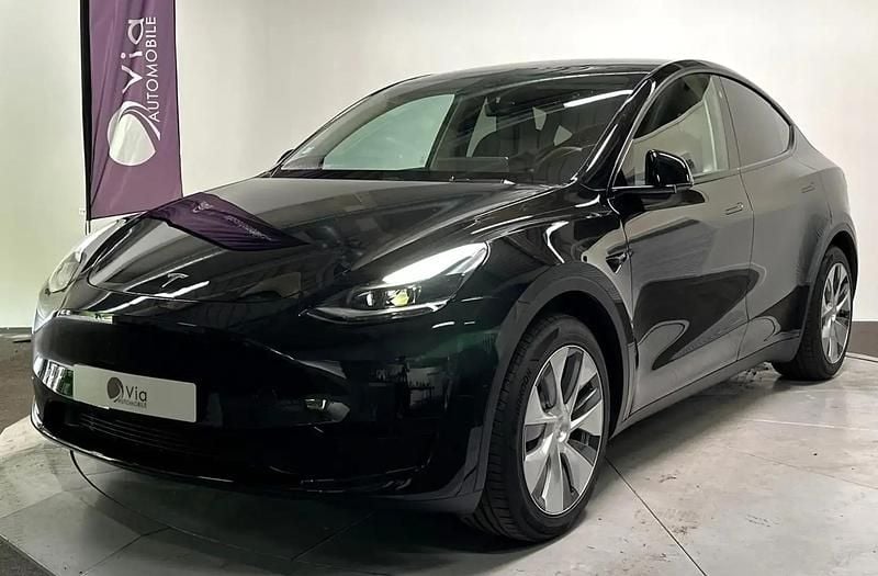 Noir Occasion 2023 Tesla Model Y Standard Range SUV | 34 990 € (Prix juste) - Image 1/4