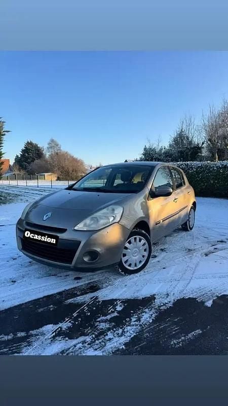 Occasion 2009 Renault Clio II Authentique Berline | 2 300 € (Prix juste) - Image 1/4