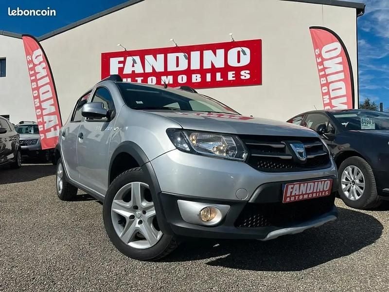 Gris Occasion 2013 Dacia Sandero Prestige Berline | 7 990 € (Prix assez cher) - Image 1/4