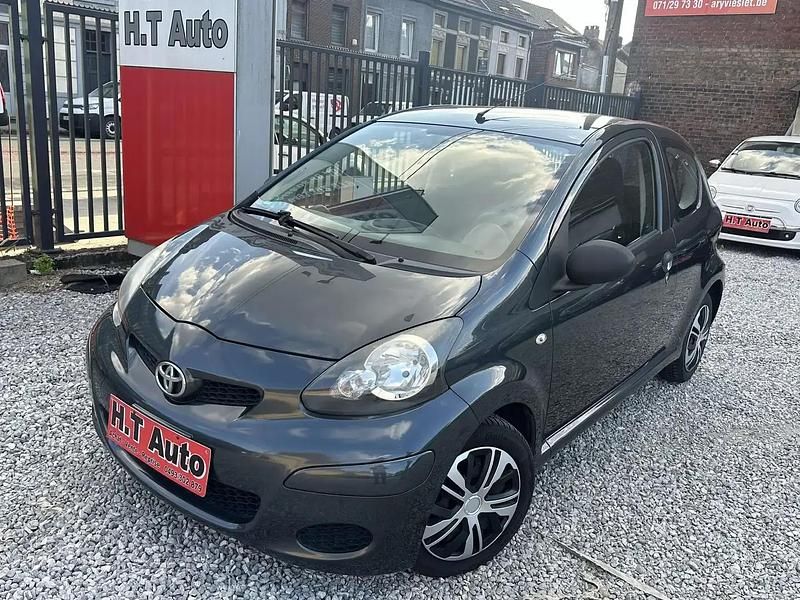 Noir Utilisé 2011 Toyota Aygo Citadine | 2 999 € (Bon prix) - Image 1/4