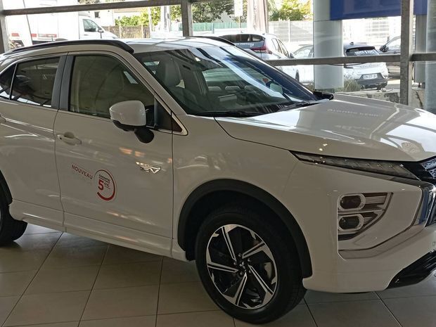 Utilisé 2023 Mitsubishi Eclipse Cross Intense SUV | 41 790 € - Image 1/1