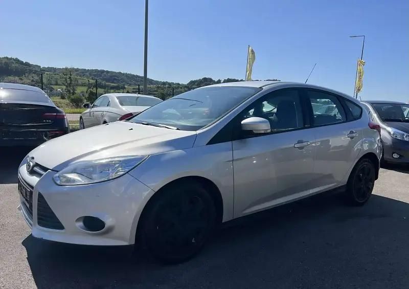 Argent Utilisé 2014 Ford Focus Trend Berline | 4 990 € (Bon prix) - Image 1/4