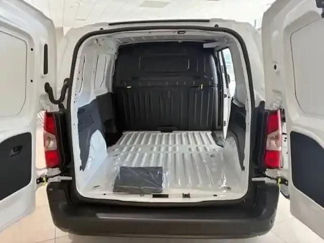 Blanc Nouvelle 2025 Opel Combo S Monospace | 19 188 € - Image 1/4