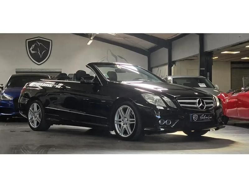 Noir Utilisé 2011 Mercedes E200 AMG line Cabriolet | 15 490 € - Image 1/4