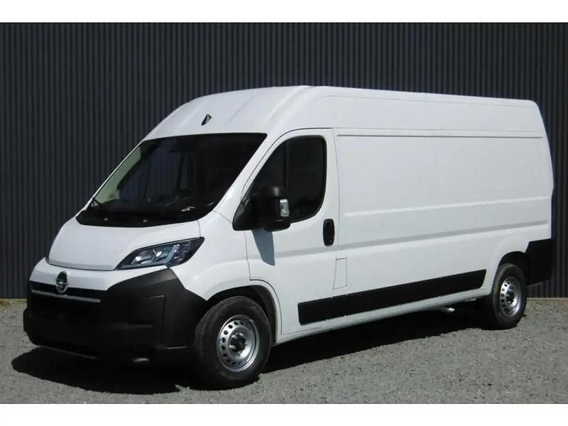 Blanc Nouvelle 2025 Opel Movano S Van | 32 990 € (Prix juste) - Image 1/4
