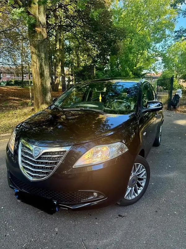 Utilisé 2013 Lancia Ypsilon Silver Citadine | 5 000 € - Image 1/4