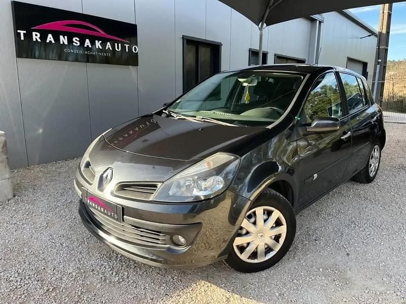 Gris Occasion 2006 Renault Clio III Dynamique Berline | 4 490 € (Bon prix) - Image 1/4
