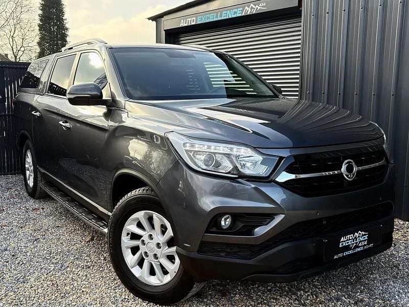 Gris Occasion 2018 Ssangyong (KGM) Musso SUV | 16 990 € - Image 1/4